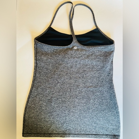 VGUC Lululemon women’s black and white power Y top. - Picture 4 of 4